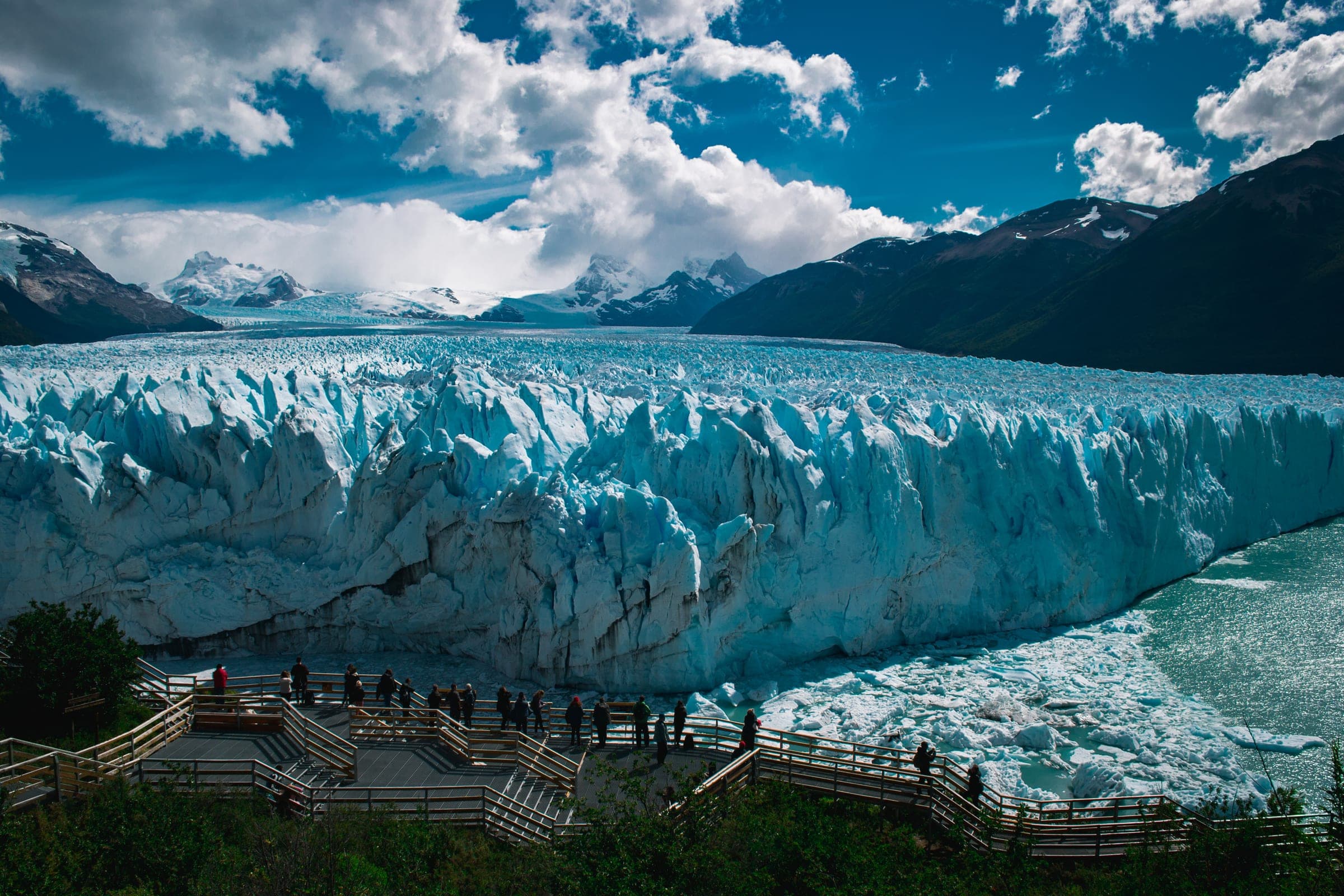 Frente del glaciar Perito Moreno con las pasarelas